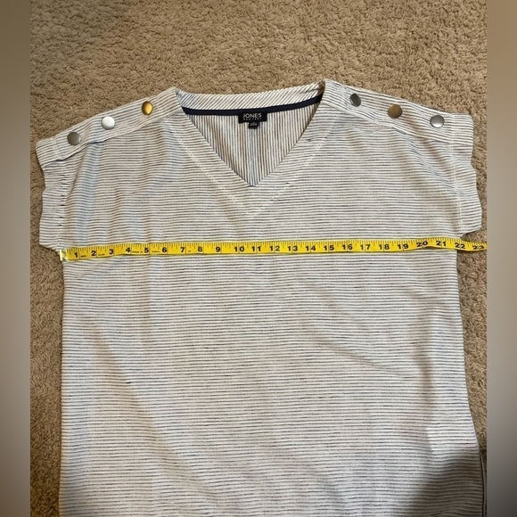 JONES New York Women's M Blue Textured Striped V-Neck Cap Sleeve Top - Picture 2 of 9